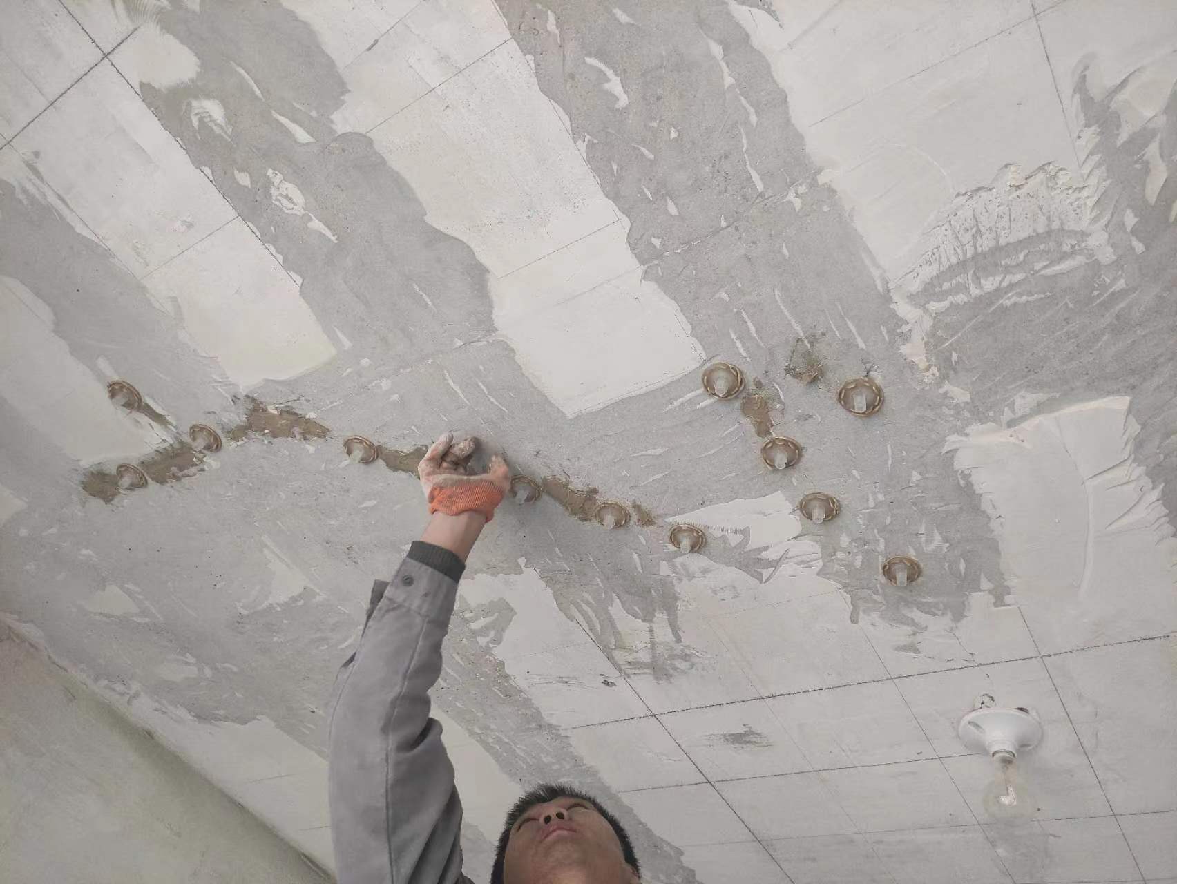 鸡冠混凝土楼板裂缝为什么会开裂?怎么修补?